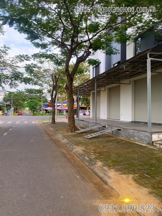 Mái che trước nhà Shophouse
