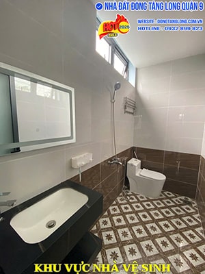 Nhà vệ sinh góc 87 Đường 15 khu nhà ở thấp tầng số 5 Đông Tăng Long